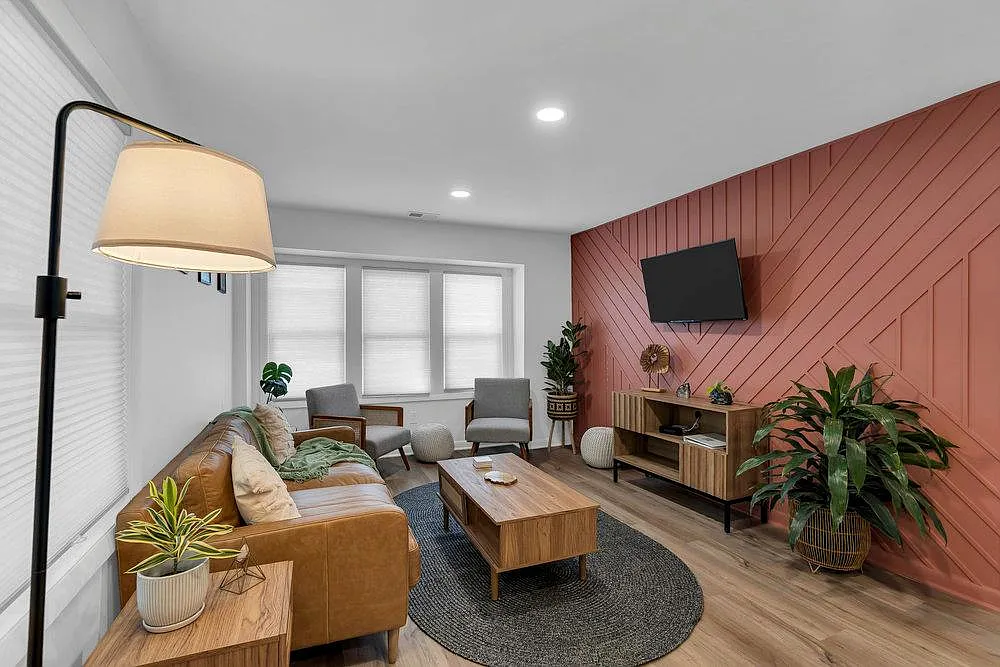 3 bed, 1008 sqft, $2,500 — Photo 1