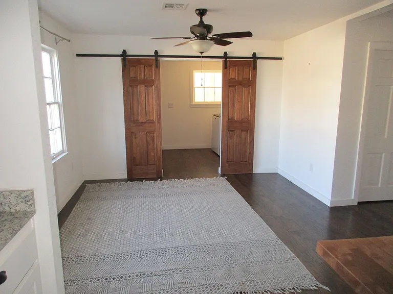 604 S Spring St — Photo 9