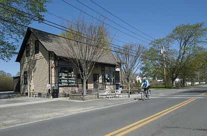 3rd image of 542 Sagg Main St