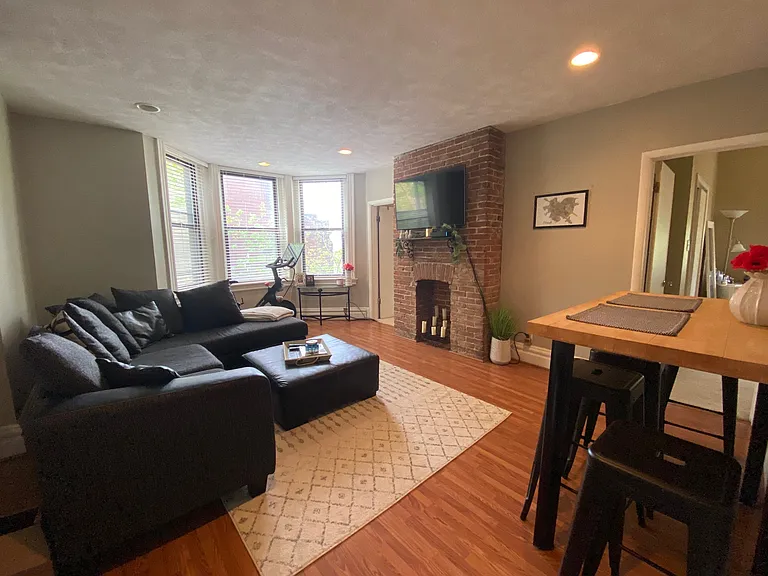 121 Grandview Ave #6 — Photo 3