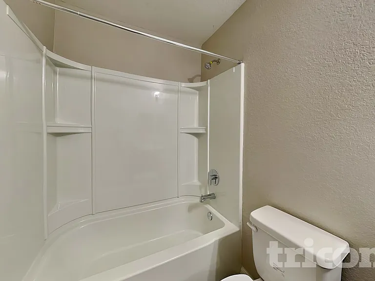 6046 Eagle Pointe Dr — Photo 17