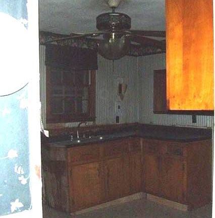 4th image of 956 Sanborn St