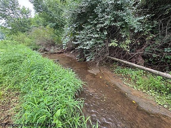 5th image of 1683 Range Rd
