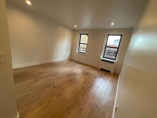 3rd image of 361 E 50th St APT 5A