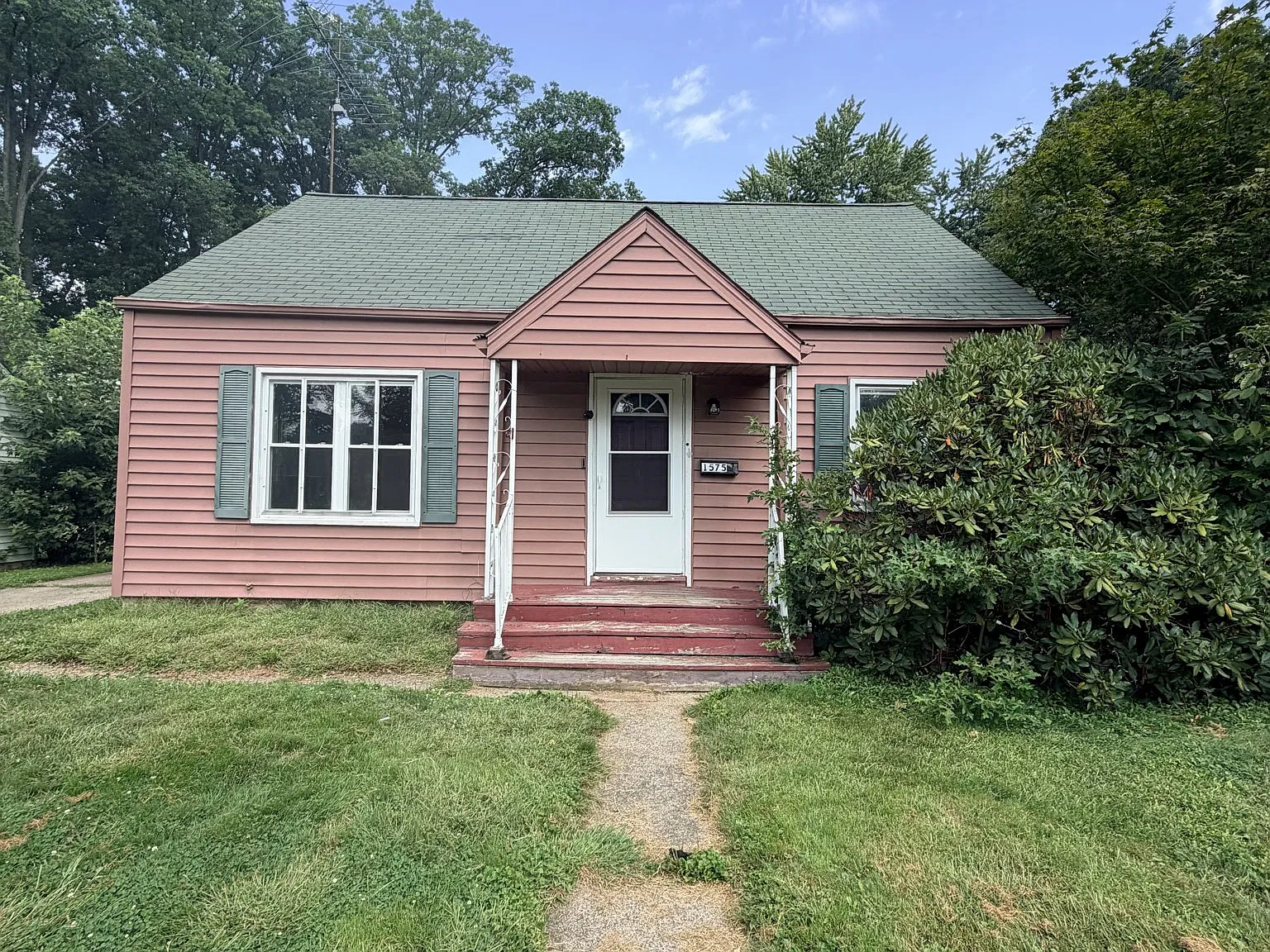 4 bed, 1350 sqft, $1,325 — Photo 1