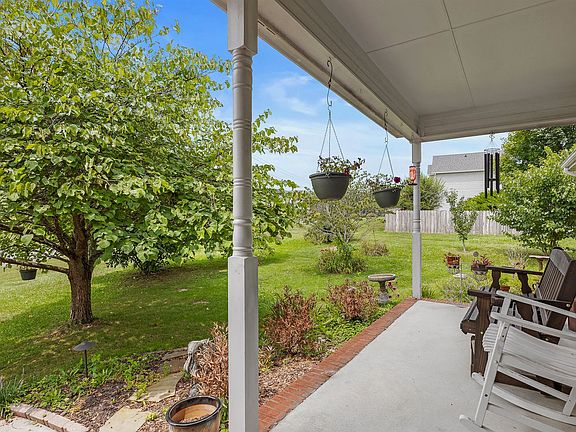 4th image of 97 Windemere Dr