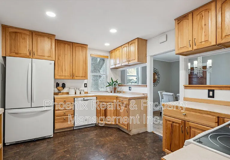 211 E Geneseo St — Photo 9