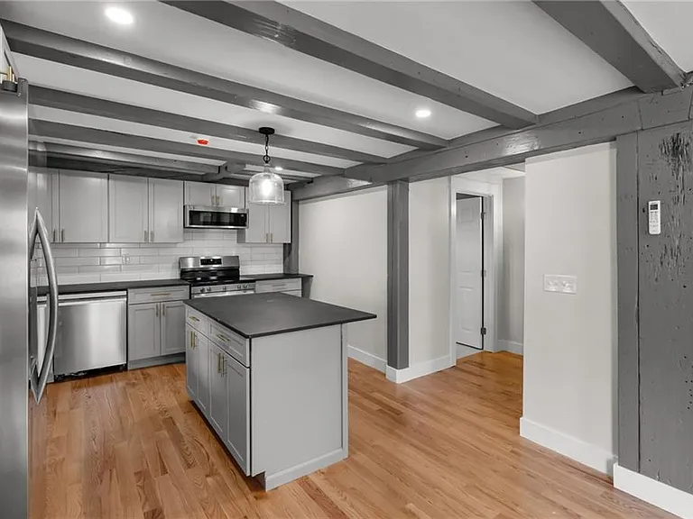 474 Thames St #1-R — Photo 2