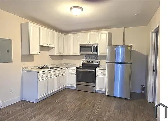 427 Pembroke St #A — Photo 3