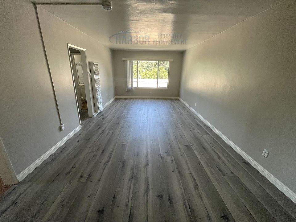 1st image of 3189 Euclid Ave #35