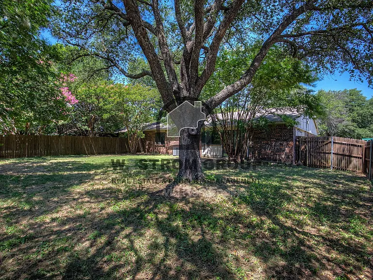 7801 Summerglen Rd — Photo 37