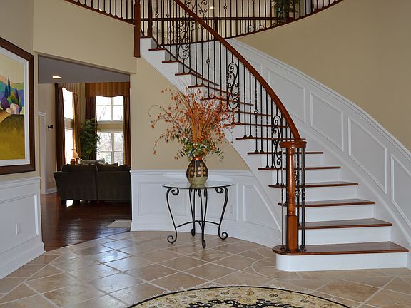 ELEGANT FOYER