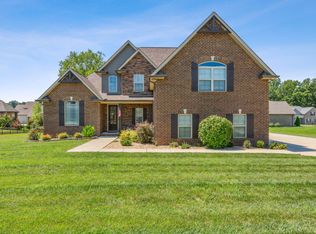 2430 London Ln, Greenbrier, TN 37073