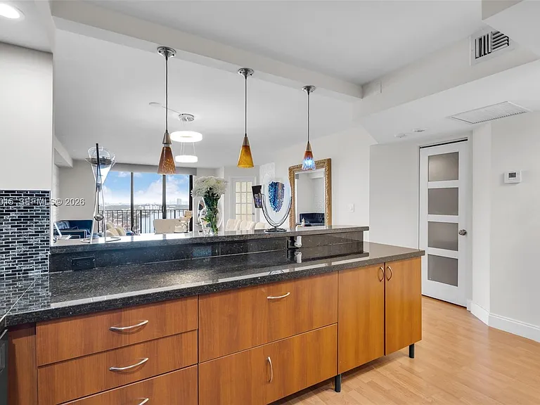 18151 NE 31st Ct #Penthouse 205 — Photo 4