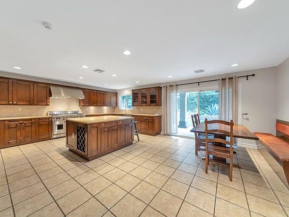 3rd image of 22811 Gershwin Dr