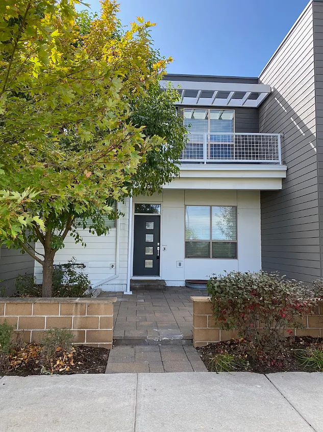 3 bed, 3.5 bath, 2465 sqft, $3,200 — Photo 1