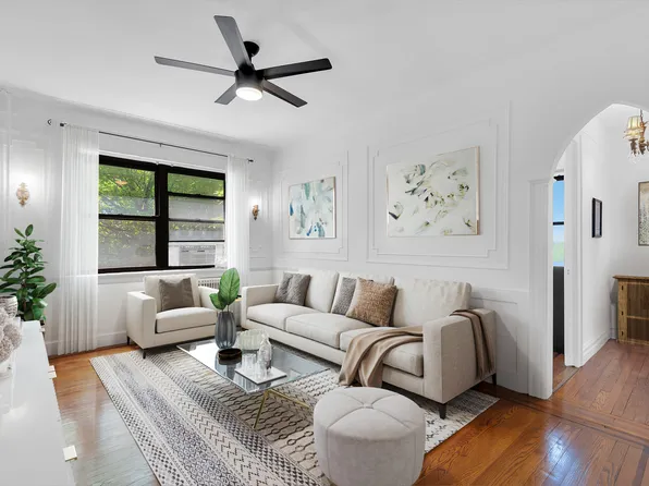 130 Bayridge Parkway image 1 of 13
