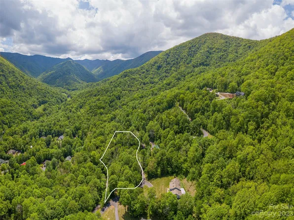 343 Davy Crockett Dr, Maggie Valley, NC 28751