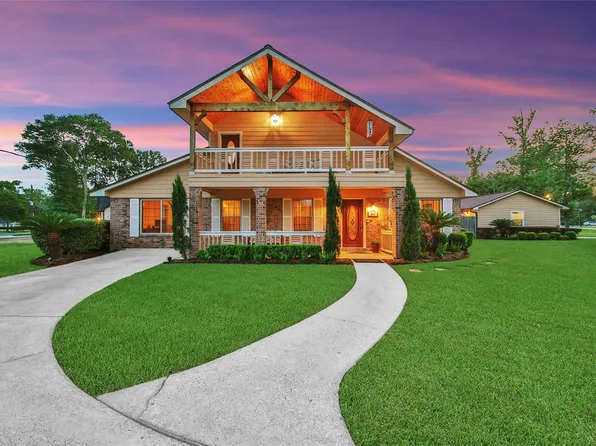 360 Holly Glenn St, New Caney, TX 77357