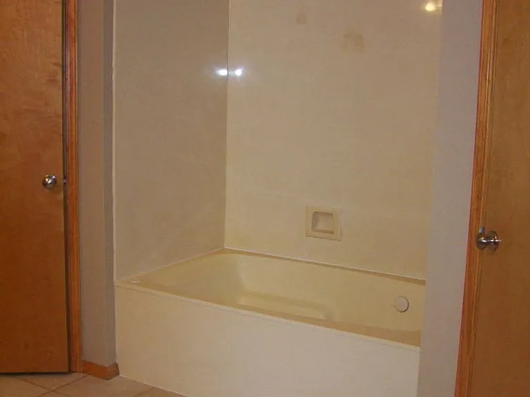 204 W Wilson St — Photo 7