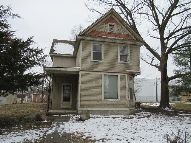 211 E Reynolds St photo 1