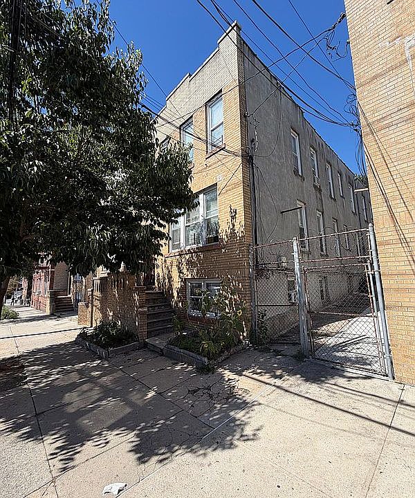 1st image of 719 E 242nd St