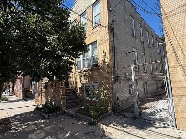 719 E 242nd St, Bronx, NY 10470