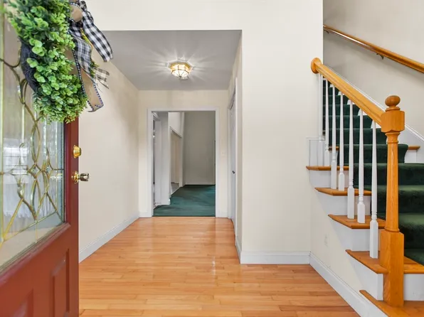 496 E Central St, Franklin, MA 02038