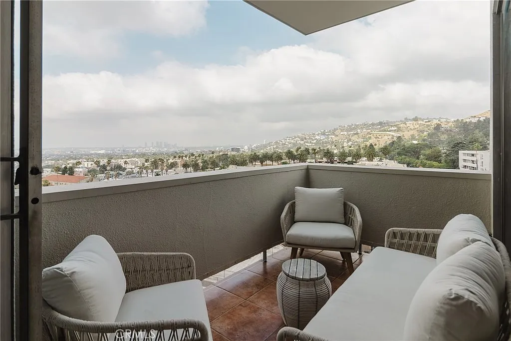 1 bed, 912 sqft, $3,600 — Photo 3