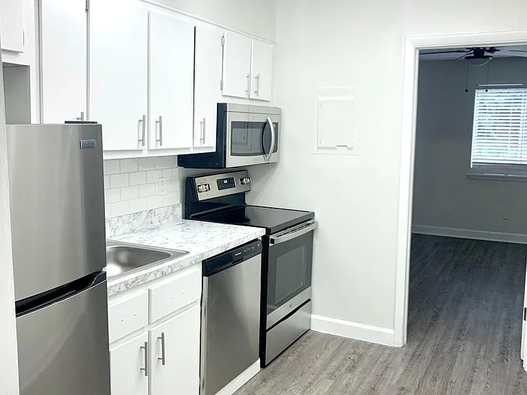 243 Crest St #6 — Photo 1