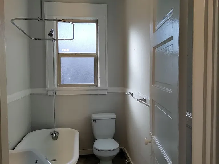 Rialto Court Apartments | MOVE-IN SPECIAL: ONE MONTH FREE RENT — Photo 27