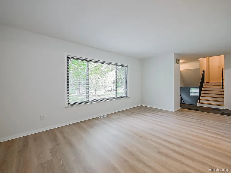 7580 Thornwood St — Photo 36