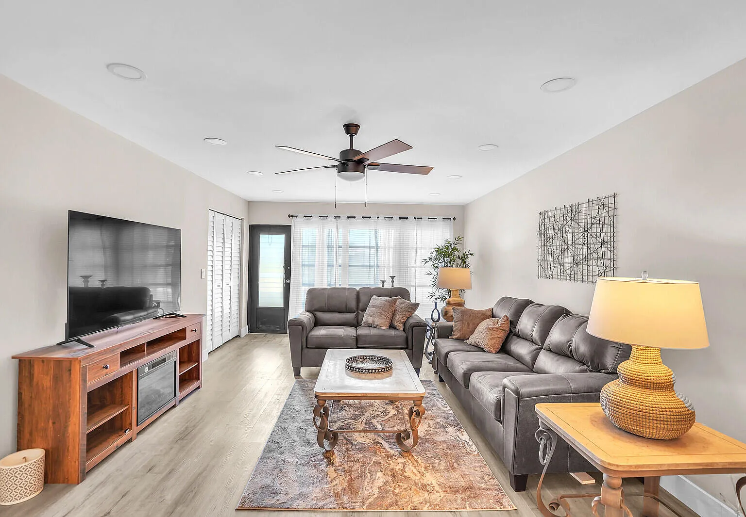 2 bed, 2.0 bath, 1221 sqft, $2,000 — Photo 4
