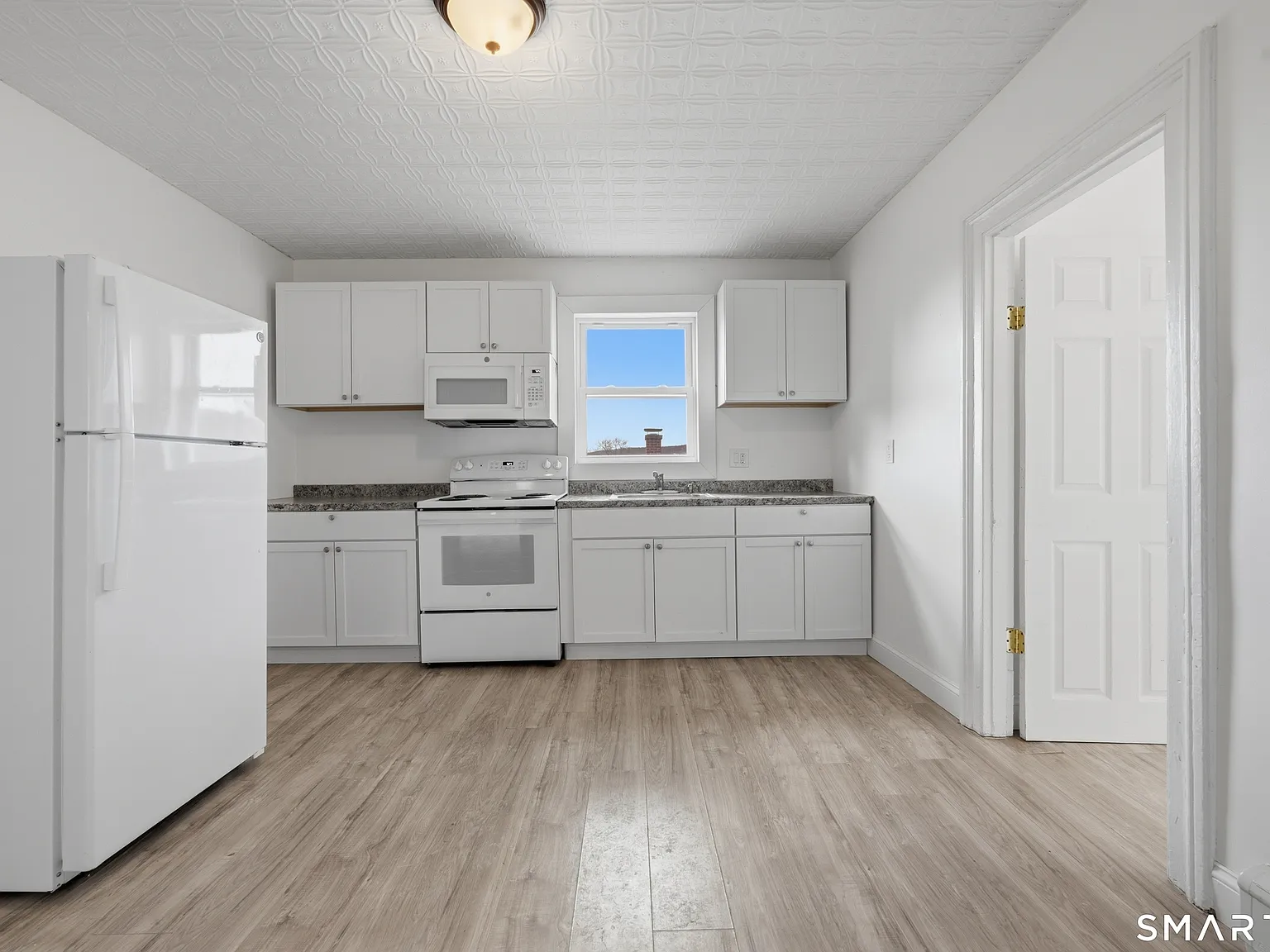 2 bed, 1.0 bath, 840 sqft, $1,700 — Photo 3