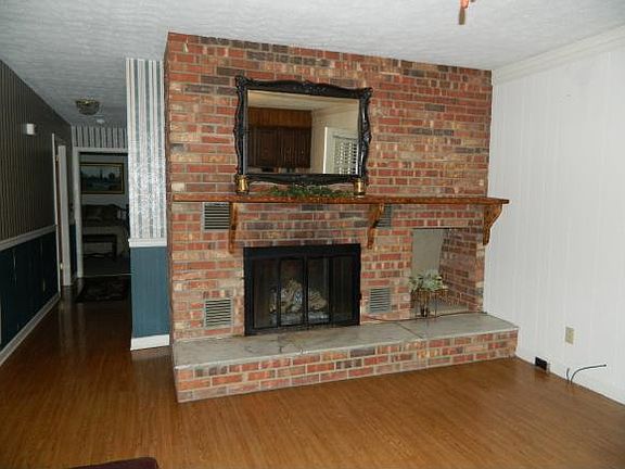 3rd image of 351 Shelby Ave