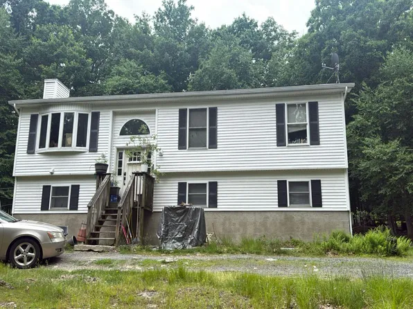 153 Pitch Pine Dr, Milford, PA 18337
