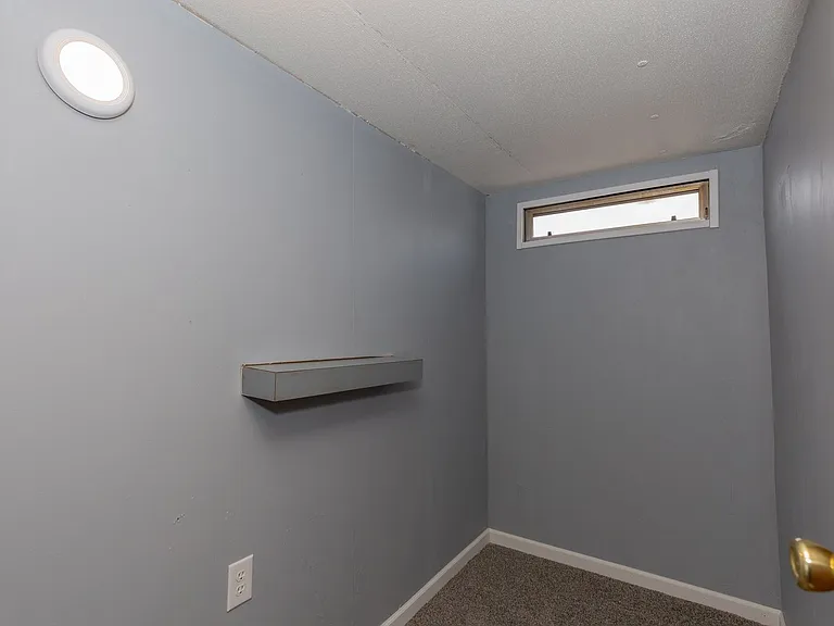 90 Fabric Dr — Photo 21