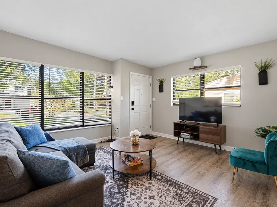 1511 E Kaley St #1511