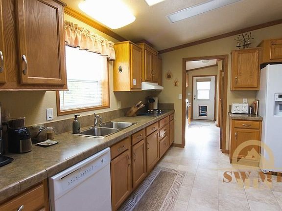 4th image of 166 Bullrush Ave