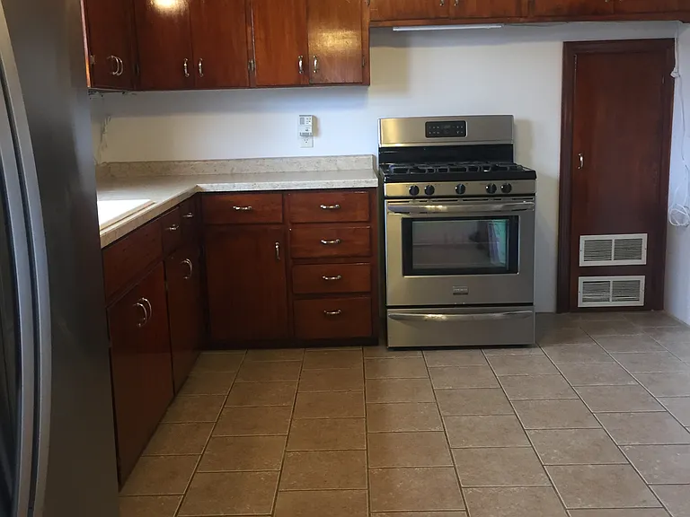 2634 N Clarence Ave — Photo 16