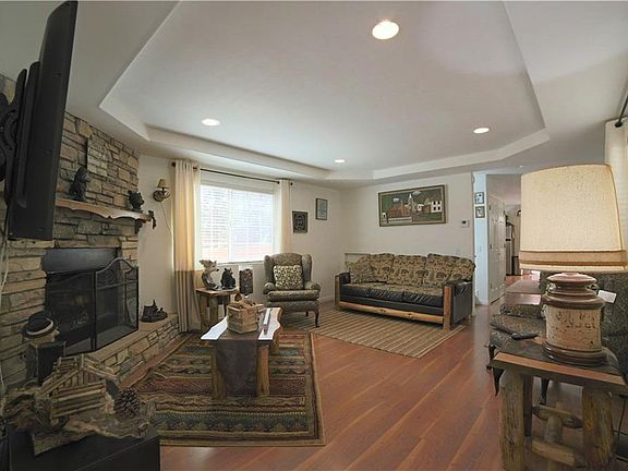 5th image of 688 Highland Ln