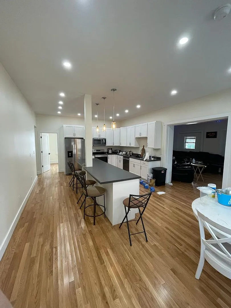 Massive 13-Bedroom House with huge Private Parking lot Prime Campus Location! — Photo 3