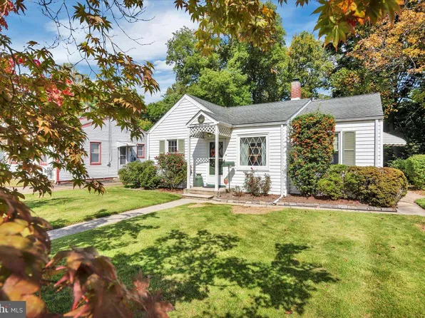 137 Lake Blvd, Lindenwold, NJ 08021