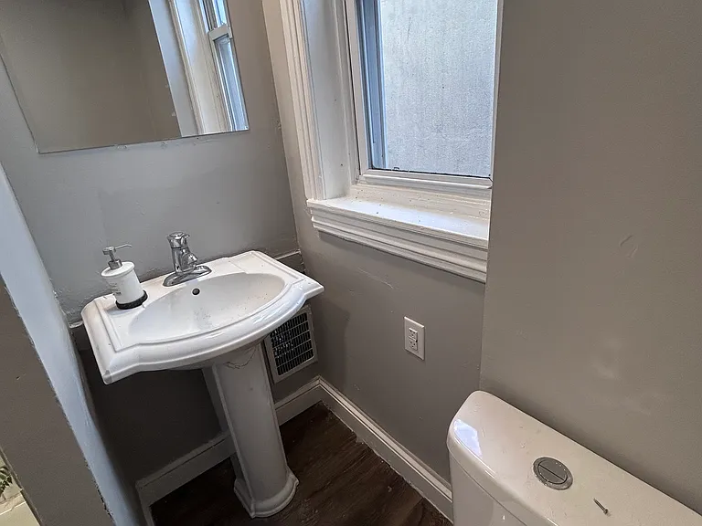 5819 Pemberton St — Photo 9
