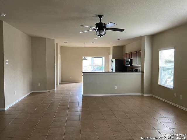 3 bed, 2.0 bath, 1610 sqft, $1,800 — Photo 3