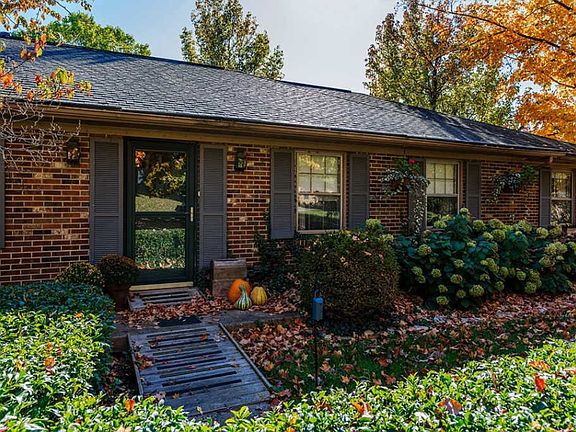 3rd image of 2184 Lakeside Dr