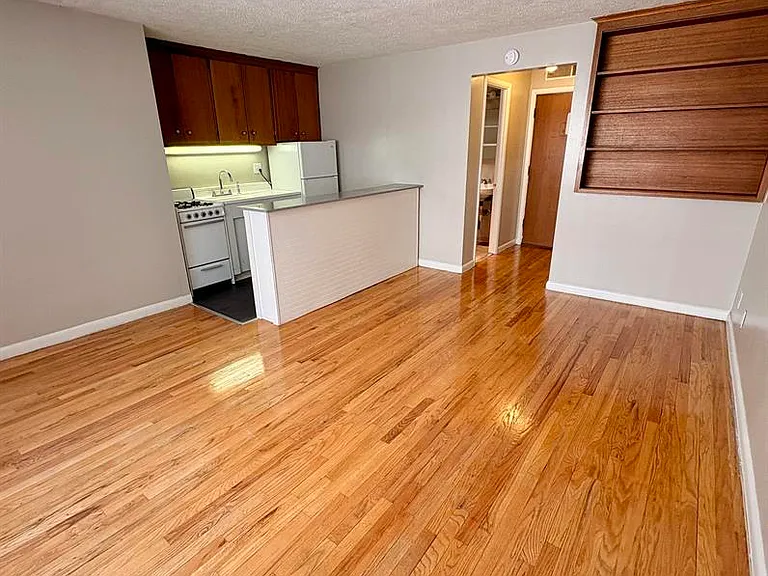 Corona Manor Apartments — Photo 30