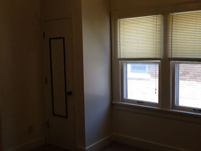 516 S Florence Ave — Photo 4