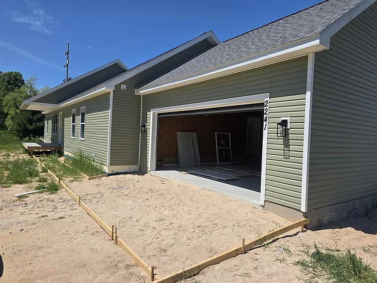 2241 Chapel Hill Dr — Photo 2