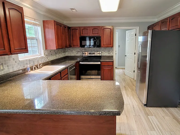 1645 Wolverine Ln — Photo 11